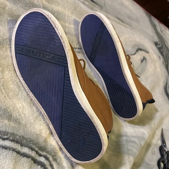 Nautica boots, size 6 mens, size 8 woman. Brown and navy blue EUC - Picture 5 of 6